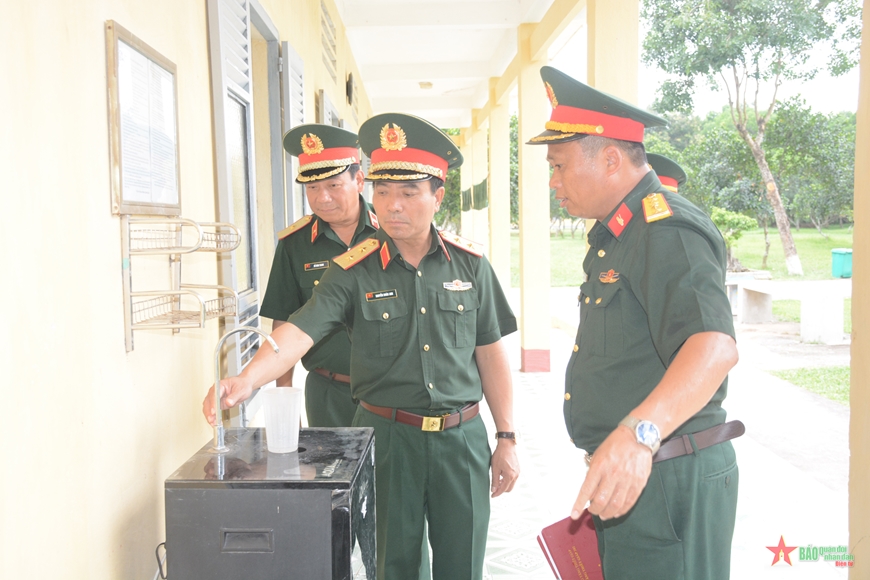 View - 	Bộ Quốc phòng kiểm tra toàn diện Lữ đoàn 202
